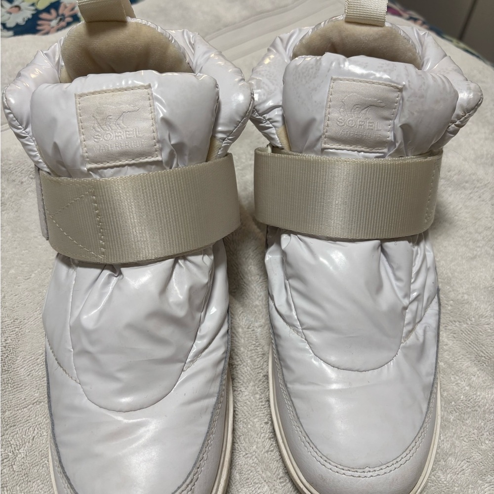 Sorel Women's White and Cream Winter Boots